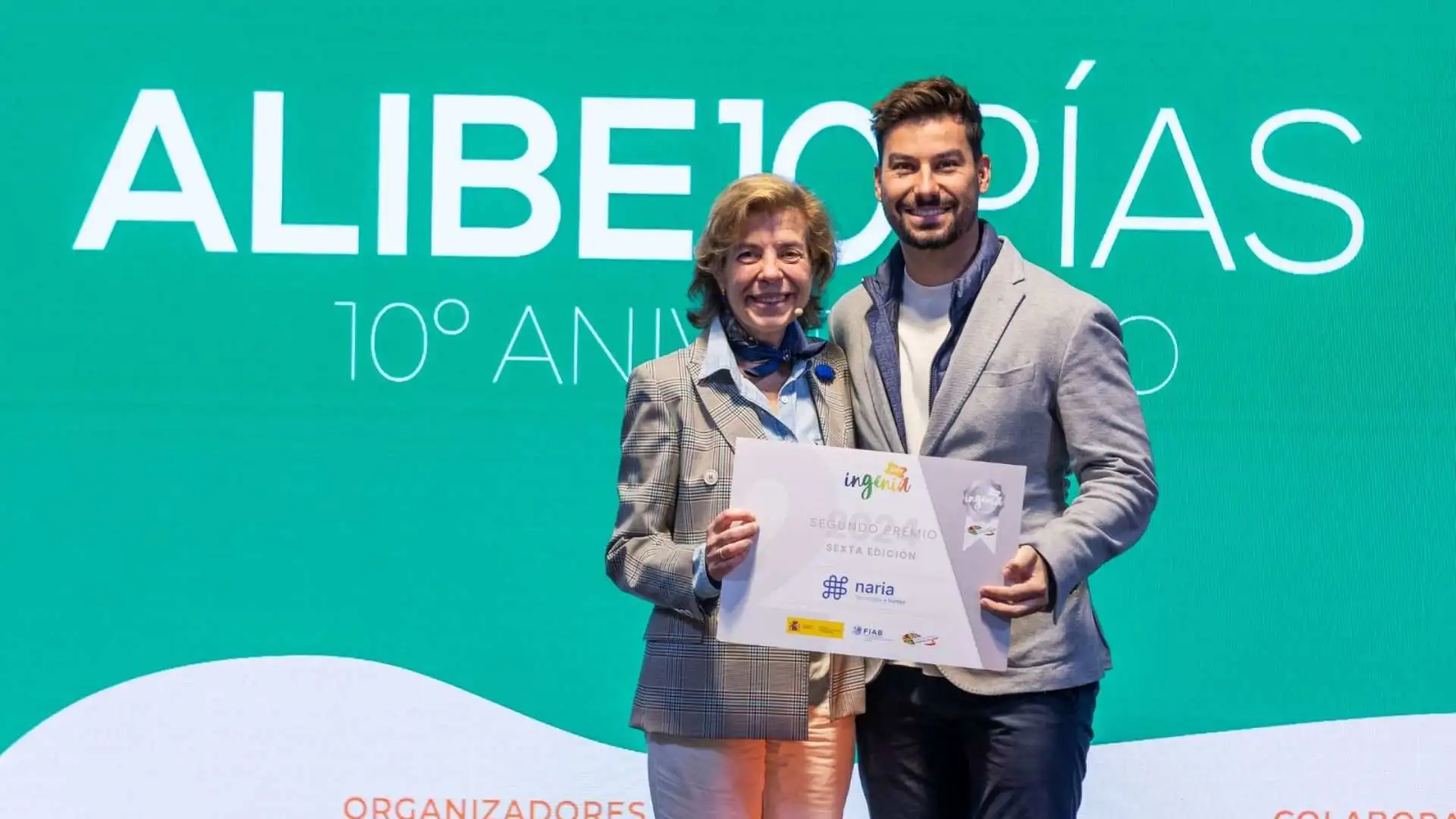 Naria en un encuentro del sector social