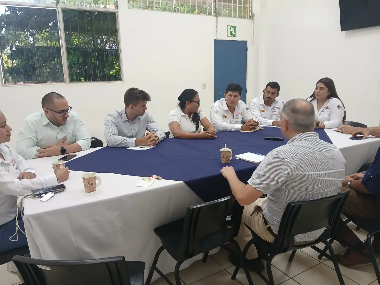 Naria en un encuentro del sector social